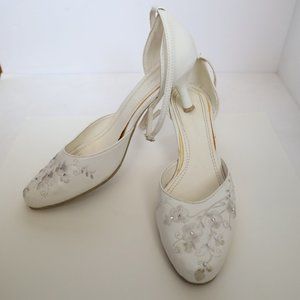 White Elegant Embroidered Ankle Strap Heels Size 7